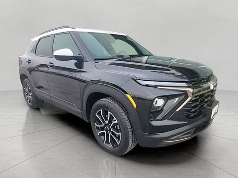 Used 2025 Chevrolet TrailBlazer ACTIV w/ Driver Confidence Package image 1