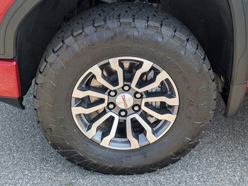 Used 2021 GMC Sierra 1500 AT4 w/ AT4 Premium Package AWD/4WD image 13