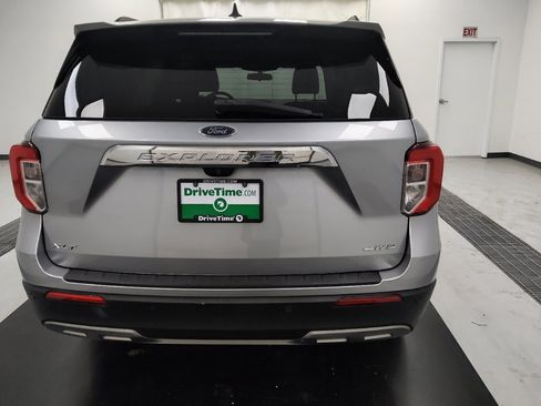 Used 2022 Ford Explorer XLT w/ Equipment Group 202A AWD/4WD image 7