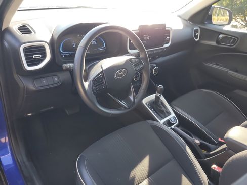 Used 2023 Hyundai Venue Limited image 18