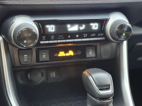 Used 2024 Toyota RAV4 SE image 30