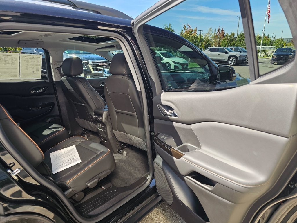 Used 2023 GMC Acadia AT4 w/ Technology Package AWD/4WD image 13