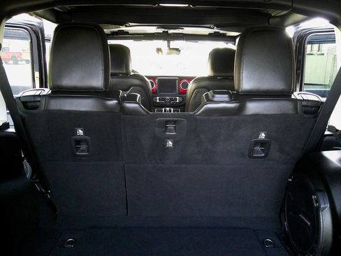 Used 2018 Jeep Wrangler Unlimited Rubicon AWD/4WD image 9