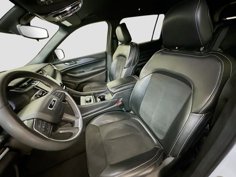 Used 2024 Jeep Grand Cherokee L Altitude image 13