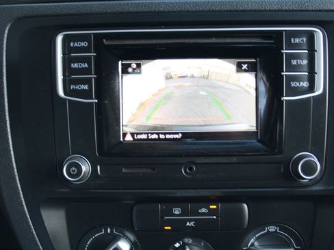 Used 2017 Volkswagen Jetta S image 18