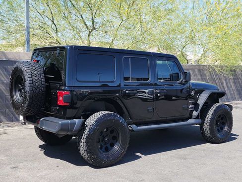 Used 2018 Jeep Wrangler Unlimited Sahara AWD/4WD image 8