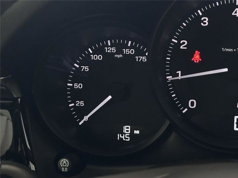 Used 2025 Porsche Macan image 22