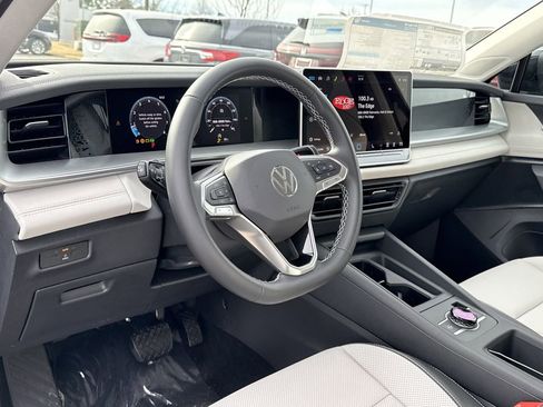 New 2026 Volkswagen Tiguan SE FWD image 10