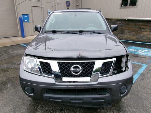 Used 2019 Nissan Frontier SV AWD/4WD image 2