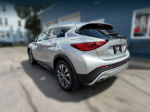 Used 2018 INFINITI QX30 AWD image 5