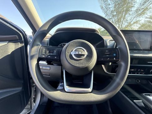 Used 2023 Nissan Rogue SV FWD image 15