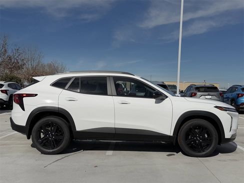 New 2026 Chevrolet Trax ACTIV w/ Sunroof Package image 3