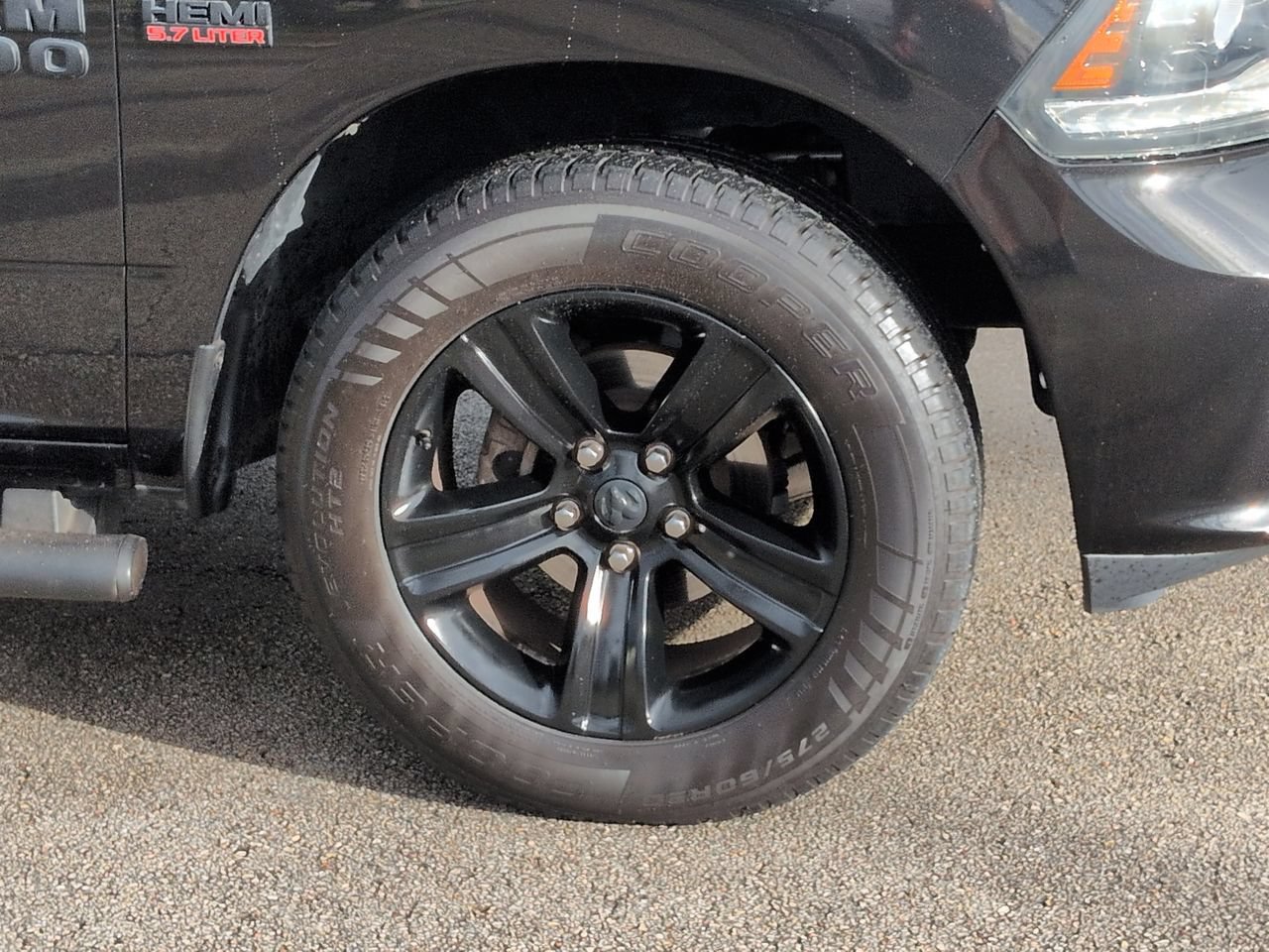 Used 2017 RAM 1500 Sport w/ Black Ram 1500 Sport Group RWD image 11