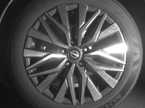 Used 2025 Nissan Altima 2.5 SV FWD image 15
