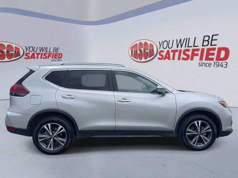 Used 2019 Nissan Rogue SV w/ Premium Package AWD/4WD image 5