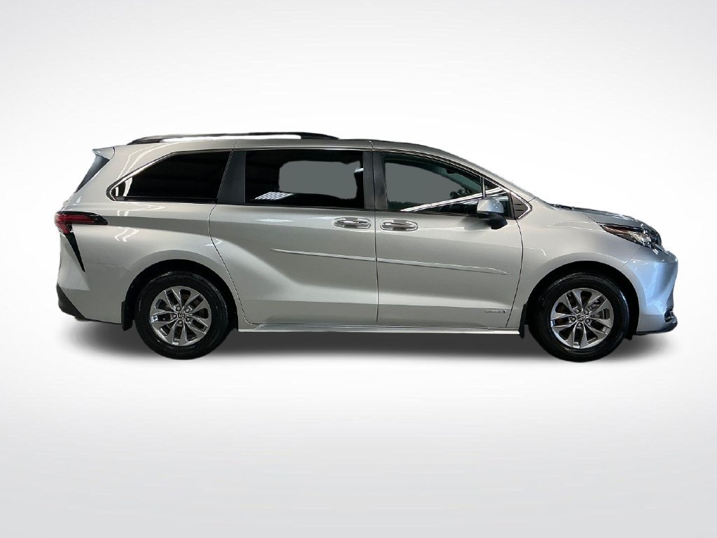 Certified 2021 Toyota Sienna XLE AWD/4WD image 6