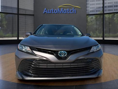 Used 2020 Toyota Camry LE image 3