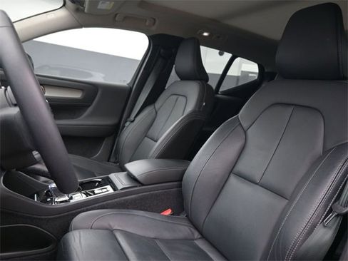 Used 2023 Volvo XC40 B5 Plus w/ Protection Package Premier image 9