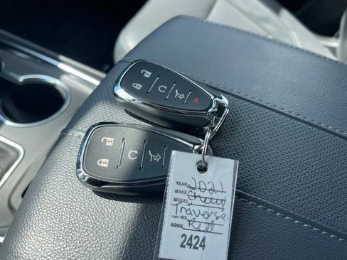 Used 2021 Chevrolet Traverse Premier FWD image 10