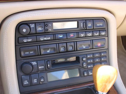 Used 2004 Jaguar XK8 Convertible image 22