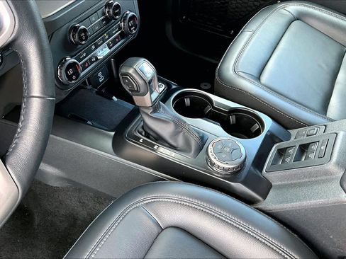 Used 2025 Ford Bronco Outer Banks image 18