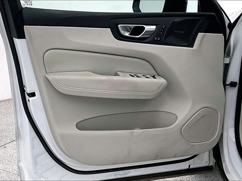 Used 2024 Volvo XC60 B5 Ultimate image 24