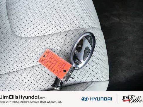 New 2025 Hyundai Elantra Limited image 38