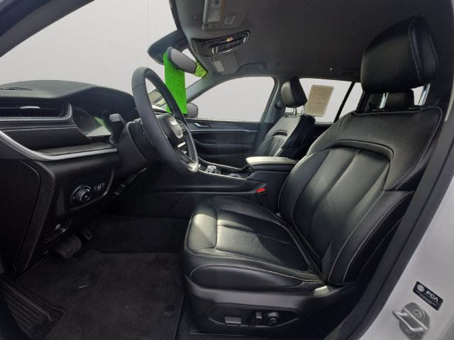 Used 2023 Jeep Grand Cherokee Limited AWD/4WD image 10