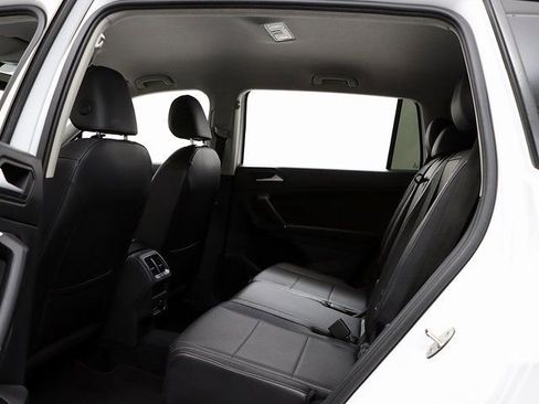 Used 2020 Volkswagen Tiguan SE image 12