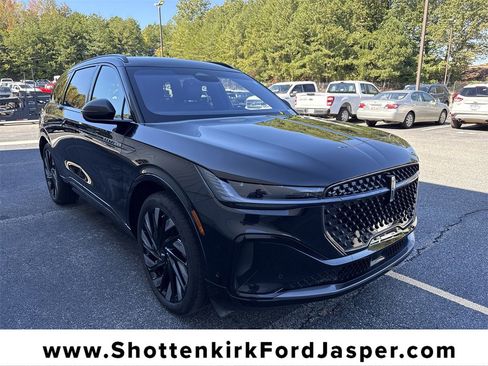 Used 2024 Lincoln Nautilus Reserve w/ Jet Appearance Package (87T) image 3