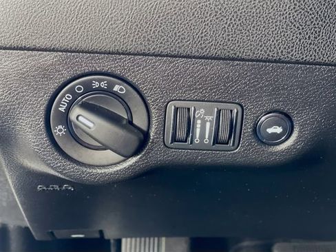 Used 2022 Dodge Charger SXT RWD image 11