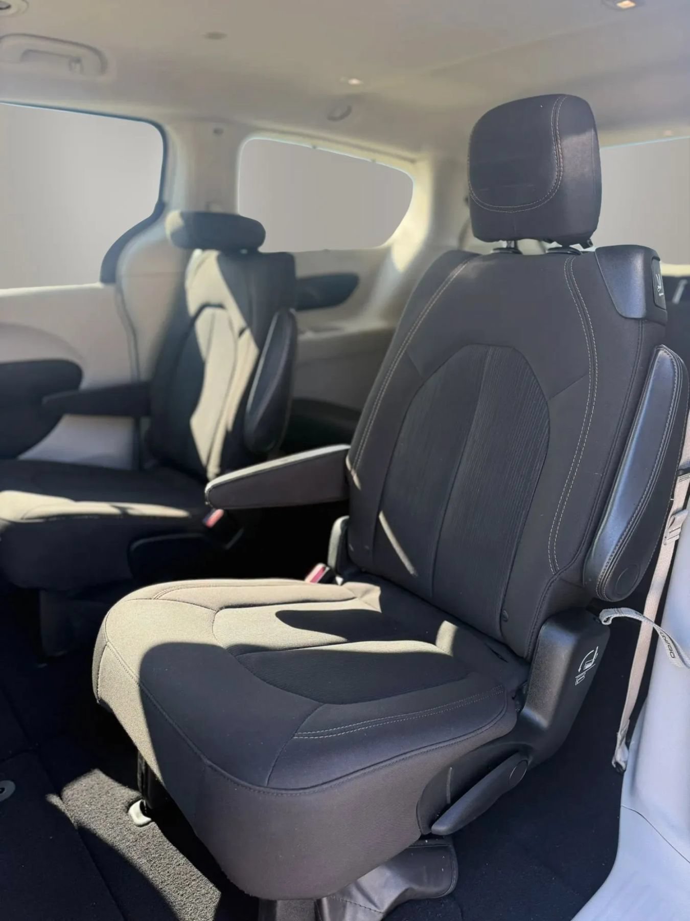 Used 2017 Chrysler Pacifica Touring Plus w/ Security Group FWD image 17