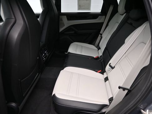 Certified 2026 Porsche Cayenne S AWD/4WD image 7