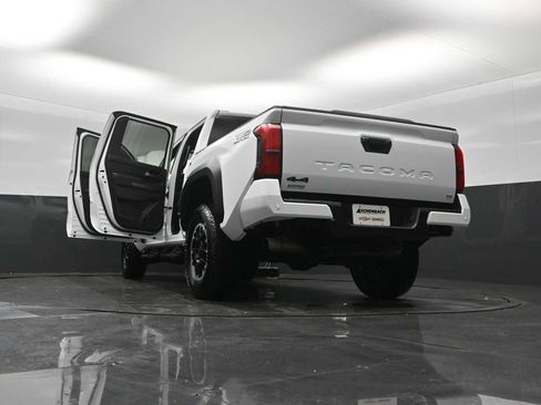 Used 2024 Toyota Tacoma TRD Off-Road w/ TRD Off Road Upgrade Package AWD/4WD image 31
