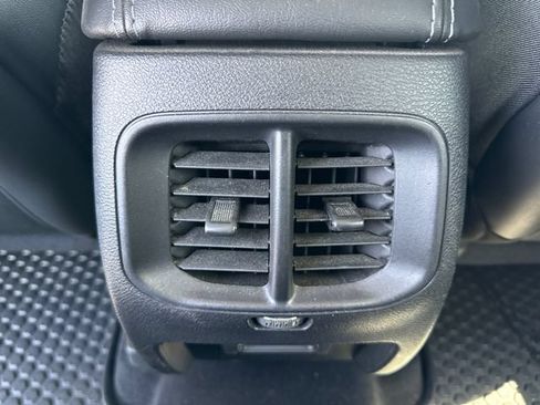 Used 2020 Jeep Cherokee Latitude Plus w/ Cold Weather Group AWD/4WD image 18