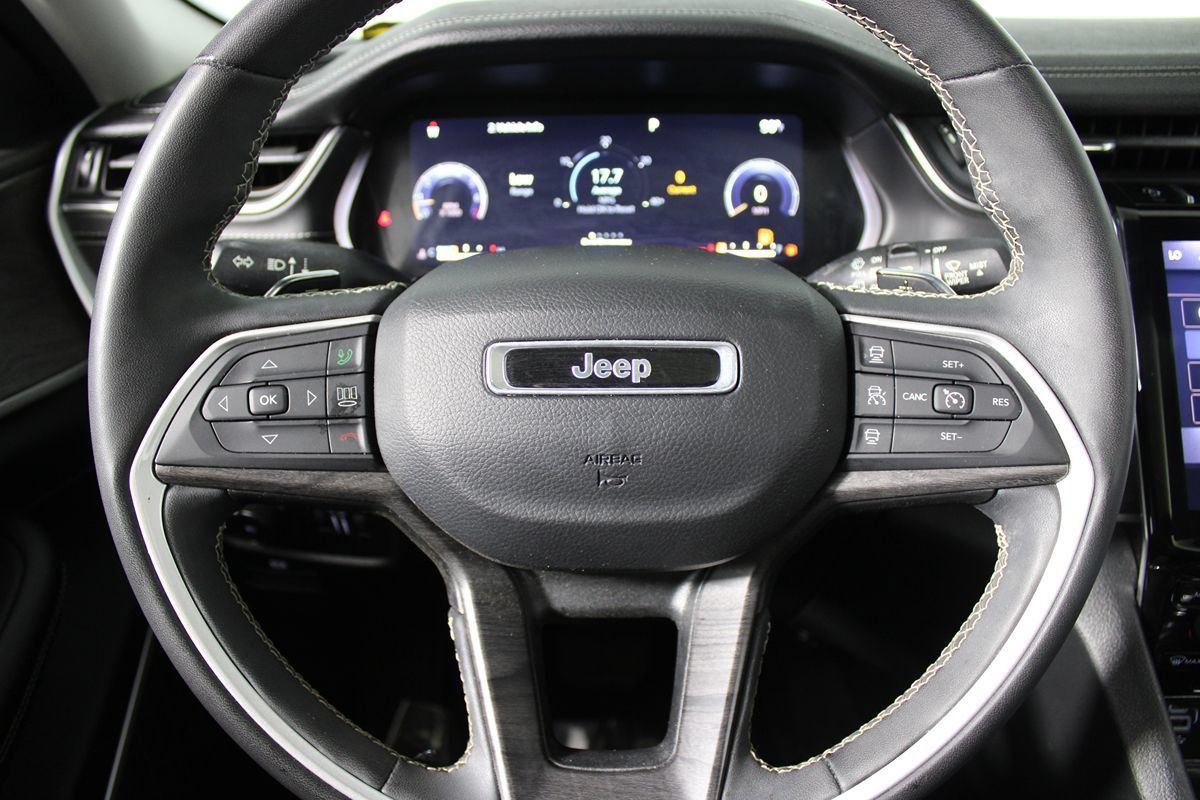 Used 2023 Jeep Grand Cherokee L Limited w/ Luxury Tech Group II RWD image 13