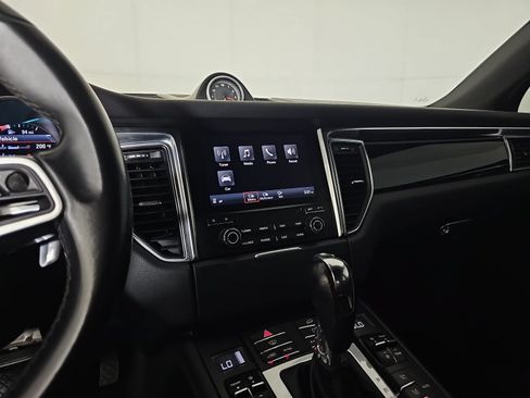 Used 2018 Porsche Macan AWD/4WD image 20