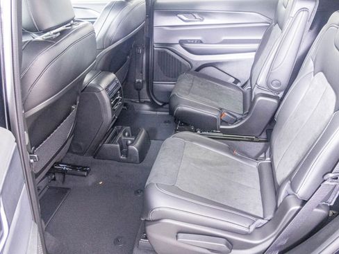 New 2025 Jeep Grand Cherokee L Altitude image 28