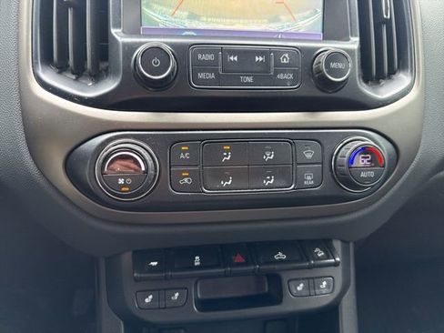 Used 2018 Chevrolet Colorado Z71 w/ Z71 Midnight Edition image 17