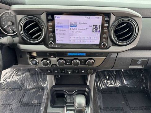 Used 2022 Toyota Tacoma TRD Off-Road w/ Technology Package AWD/4WD image 26
