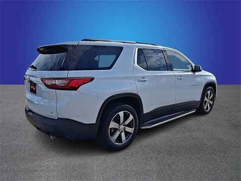 Used 2020 Chevrolet Traverse LT w/ LT Premium Package image 4