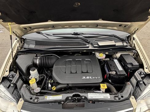 Used 2012 Chrysler Town & Country Touring-L w/ Trailer Tow Group image 36