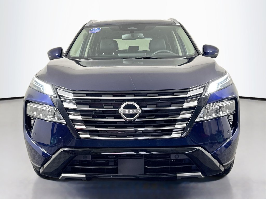 Used 2024 Nissan Rogue Platinum FWD image 2
