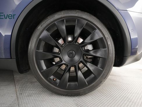 Used 2022 Tesla Model Y Long Range image 17