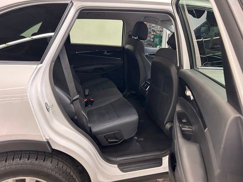 Used 2017 Kia Sorento FWD image 14