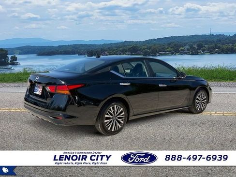 Used 2025 Nissan Altima 2.5 SV FWD image 3