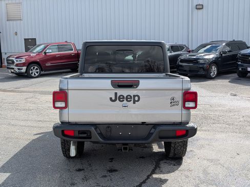 Used 2021 Jeep Gladiator Sport image 4