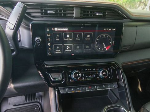 Used 2024 GMC Sierra 2500 AT4 w/ Technology Package AWD/4WD image 19