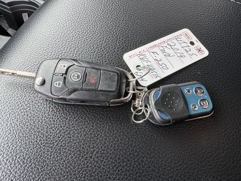 Used 2019 Ford F250 Lariat w/ Chrome Package image 27