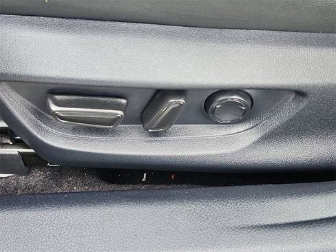 Used 2025 Toyota Camry SE w/ Convenience Package image 21